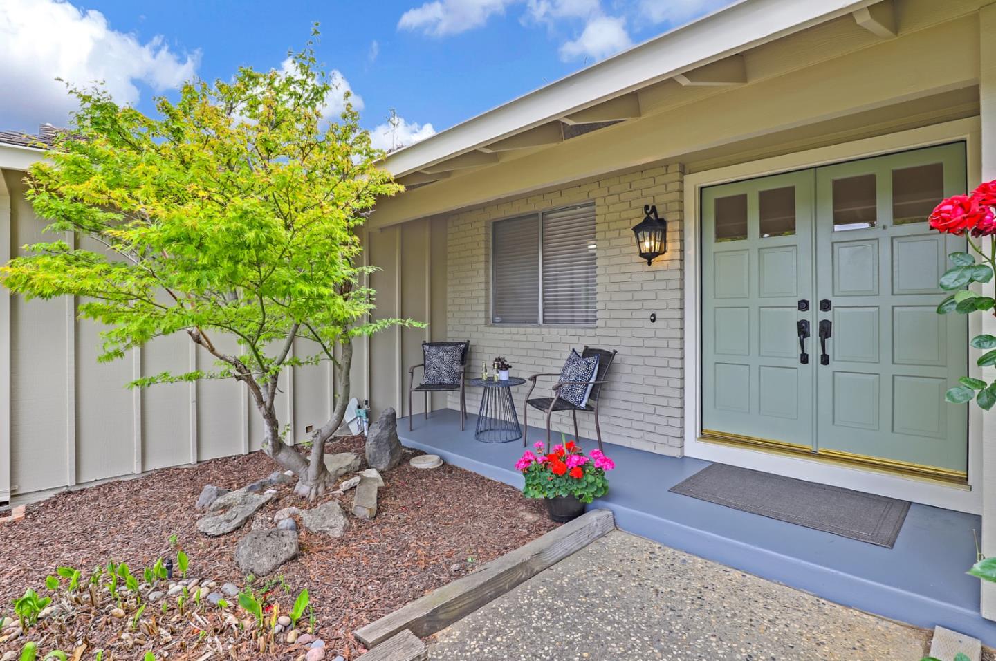 Detail Gallery Image 1 of 1 For 1040 San Miguel St, Gilroy,  CA 95020 - 3 Beds | 2 Baths