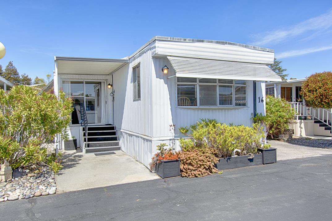 Detail Gallery Image 1 of 1 For 4425 Clares St #16,  Capitola,  CA 95010 - 2 Beds | 1 Baths