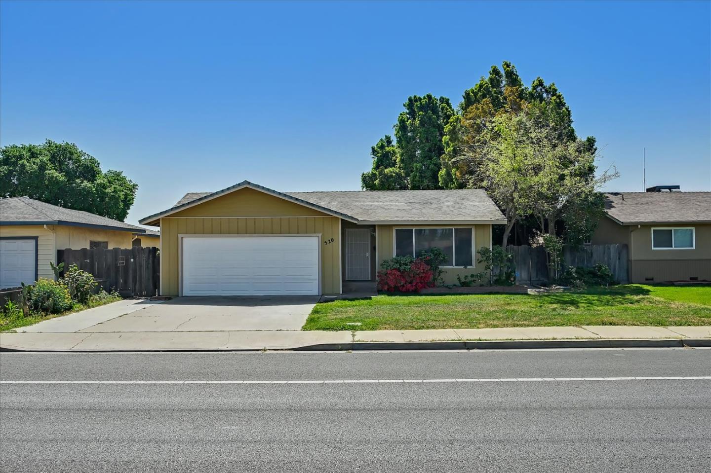 Detail Gallery Image 1 of 1 For 520 E Monte Vista Ave, Turlock,  CA 95382 - 3 Beds | 2 Baths