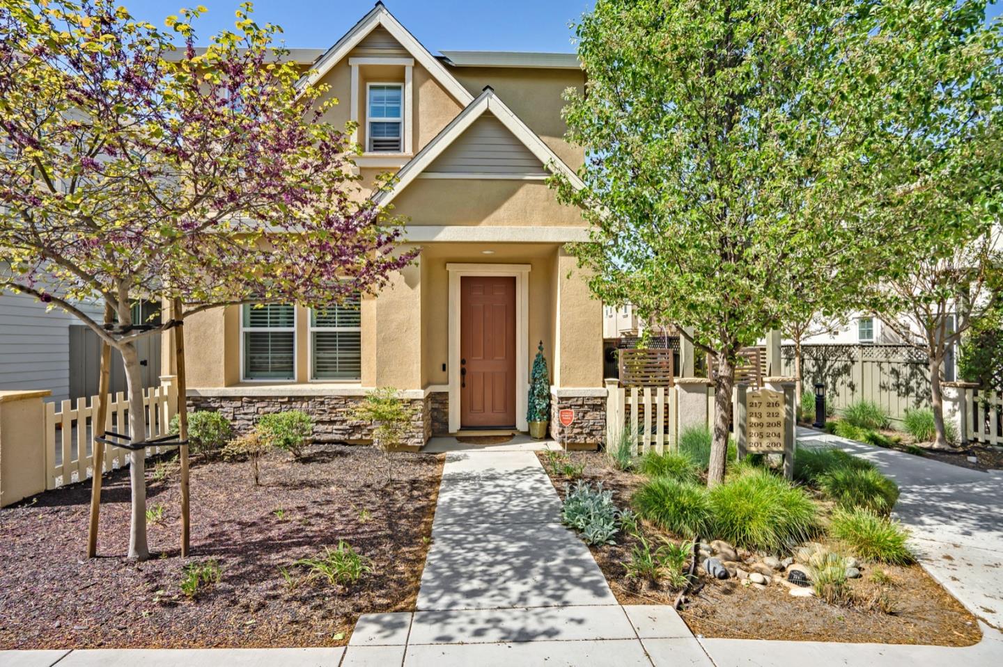 Detail Gallery Image 1 of 1 For 217 Southpark Ct, Martinez,  CA 94553 - 3 Beds | 2/1 Baths