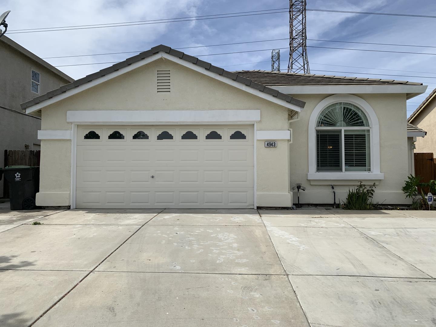 Detail Gallery Image 1 of 1 For 4943 Moraga Ln, Stockton,  CA 95206 - 4 Beds | 2 Baths