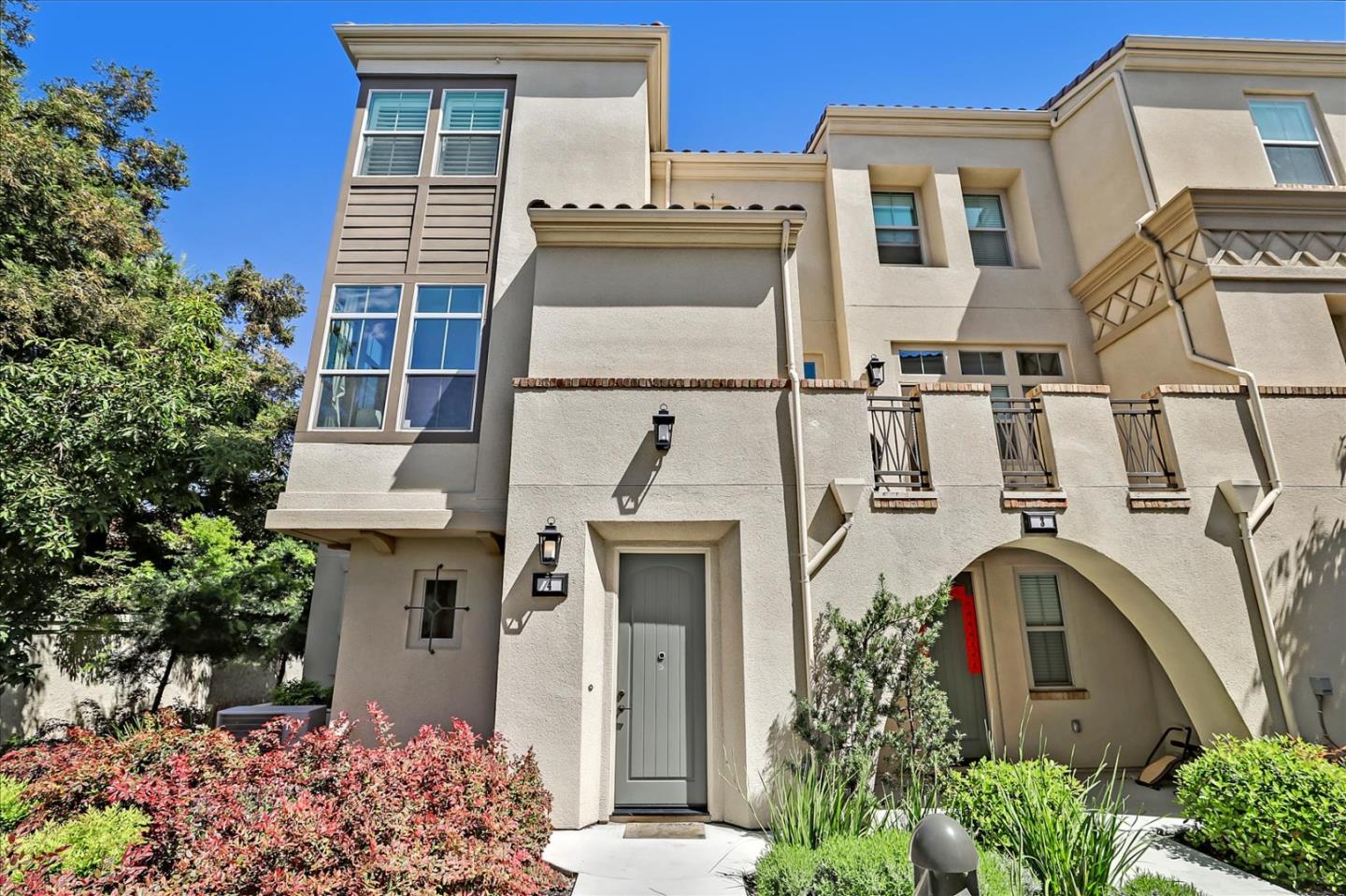 Detail Gallery Image 1 of 1 For 146 Bayto Pl #4,  Santa Clara,  CA 95051 - 3 Beds | 3/2 Baths