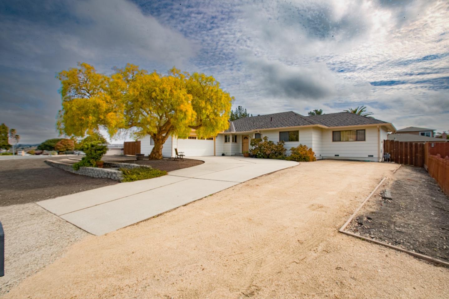 Detail Gallery Image 1 of 1 For 9907 Pampas Path, Salinas,  CA 93907 - 3 Beds | 2/1 Baths