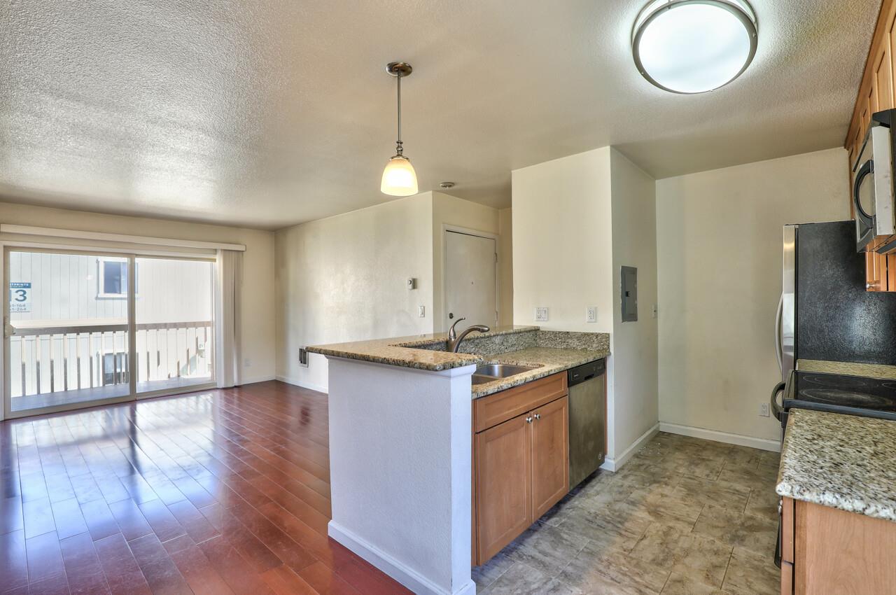 Detail Gallery Image 1 of 1 For 300 Glenwood Circle #308,  Monterey,  CA 93940 - 1 Beds | 1 Baths