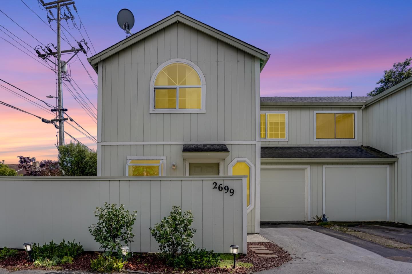 Detail Gallery Image 1 of 1 For 2699 Christine Oaks, Santa Cruz,  CA 95062 - 3 Beds | 1/1 Baths