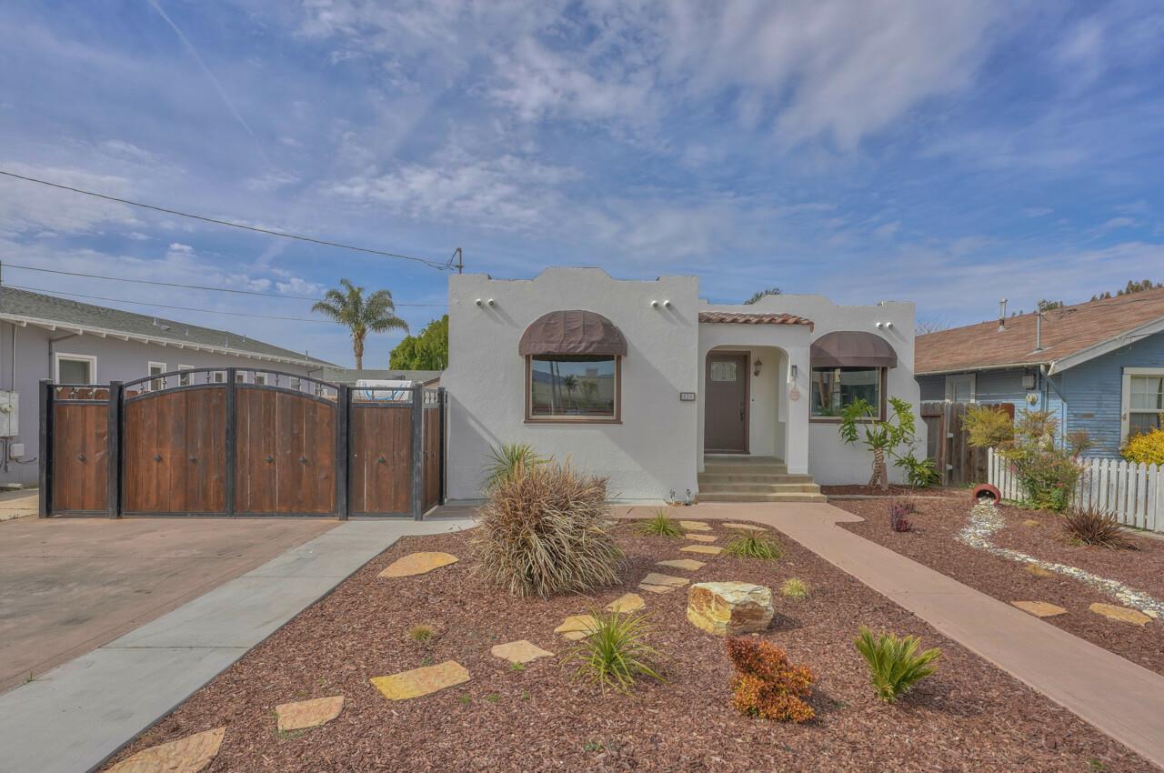 Detail Gallery Image 1 of 1 For 526 Central Ave, Salinas,  CA 93901 - 2 Beds | 1 Baths