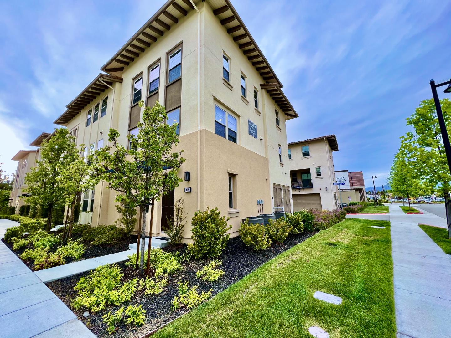 Detail Gallery Image 1 of 1 For 998 Arrowleaf Pl, San Jose,  CA 95131 - 4 Beds | 3/1 Baths