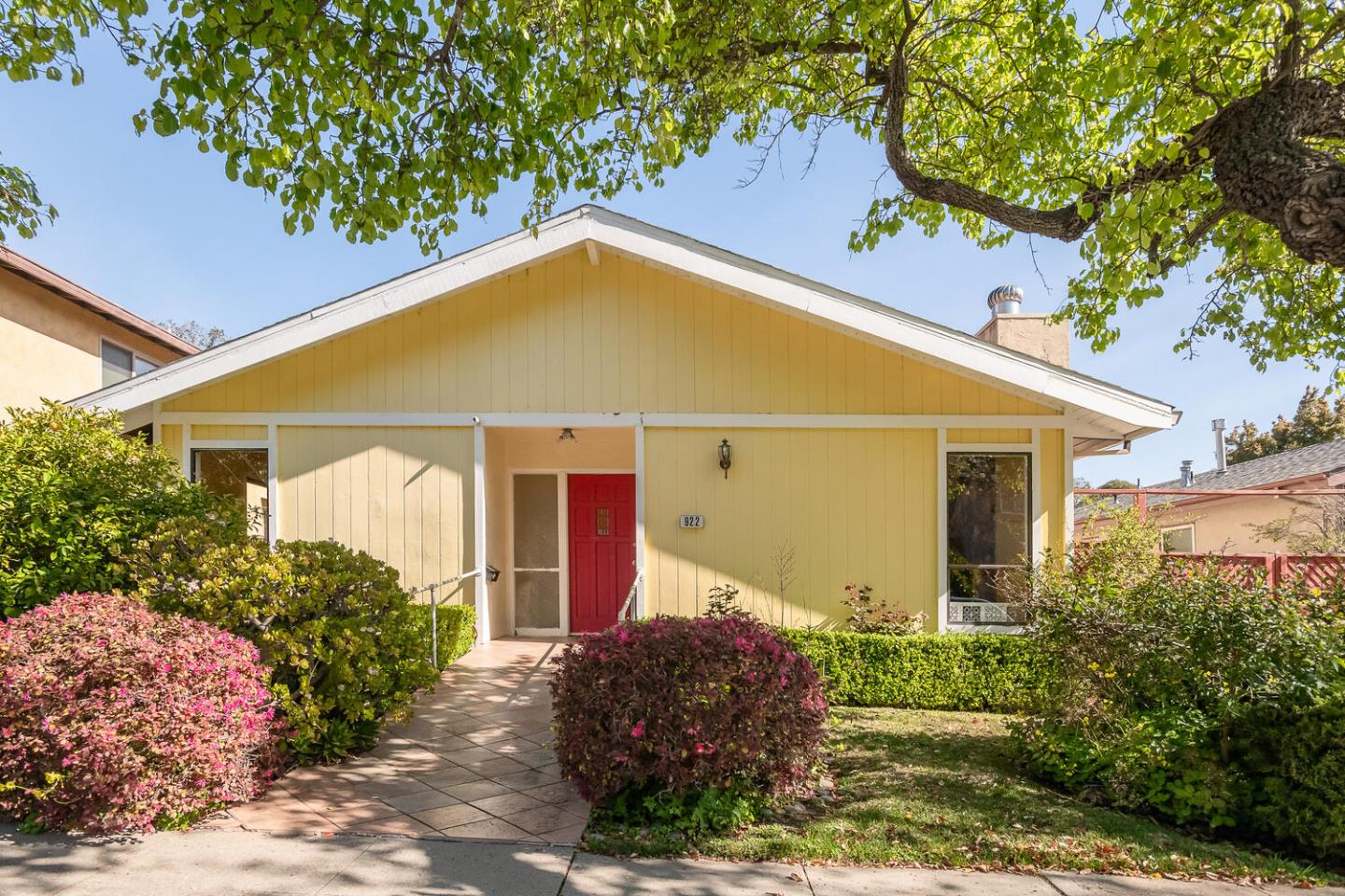 Detail Gallery Image 1 of 1 For 922 Capuchino Ave, Burlingame,  CA 94010 - 8 Beds | 4/1 Baths