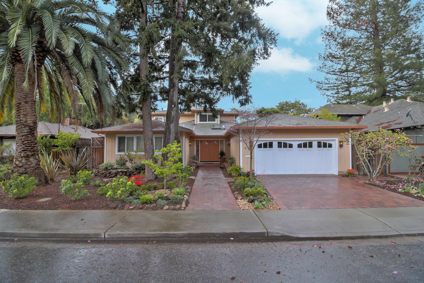 Detail Gallery Image 1 of 1 For 697 Gilbert Ave, Menlo Park,  CA 94025 - 4 Beds | 3/1 Baths