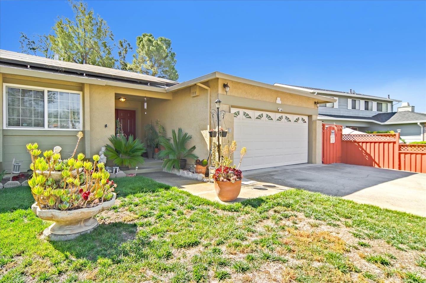 Detail Gallery Image 1 of 1 For 2095 Flintcrest Dr, San Jose,  CA 95148 - 4 Beds | 2 Baths