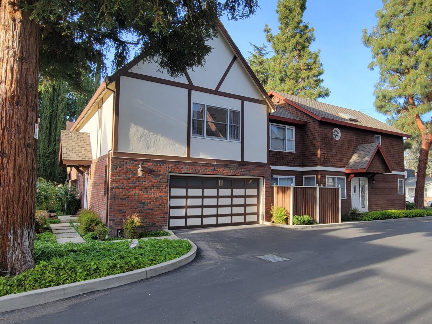 Detail Gallery Image 1 of 1 For 3707 Victorian Pines Pl, San Jose,  CA 95117 - 2 Beds | 2/1 Baths