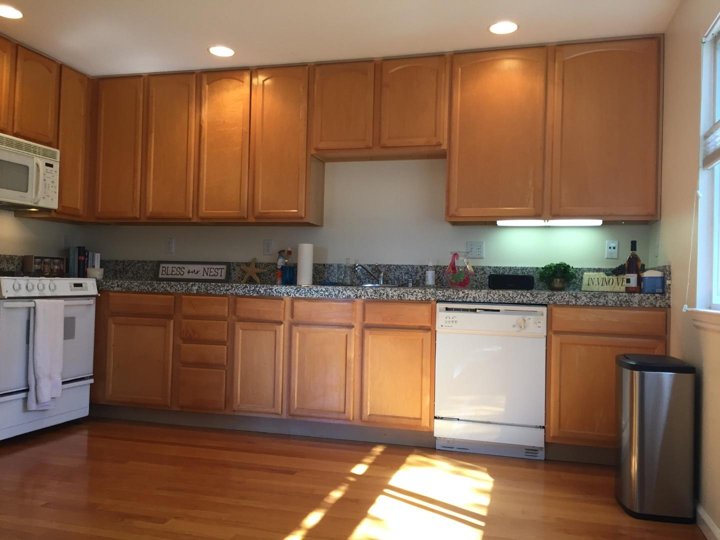 Detail Gallery Image 1 of 1 For 480 Sequoia Ave, Redwood City,  CA 94061 - 2 Beds | 1 Baths