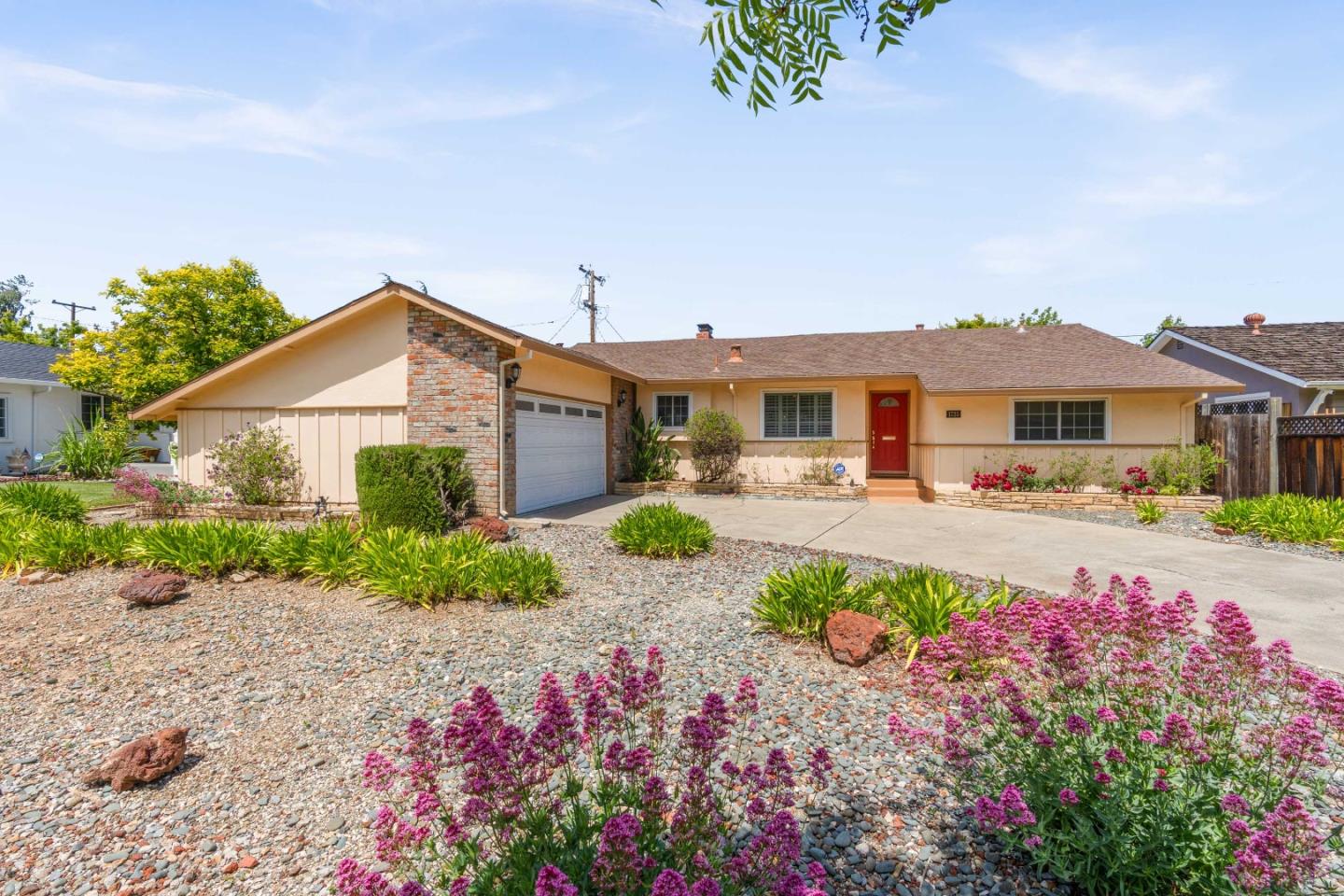 Detail Gallery Image 1 of 1 For 1725 Hallmark Ln, San Jose,  CA 95124 - 3 Beds | 2/1 Baths