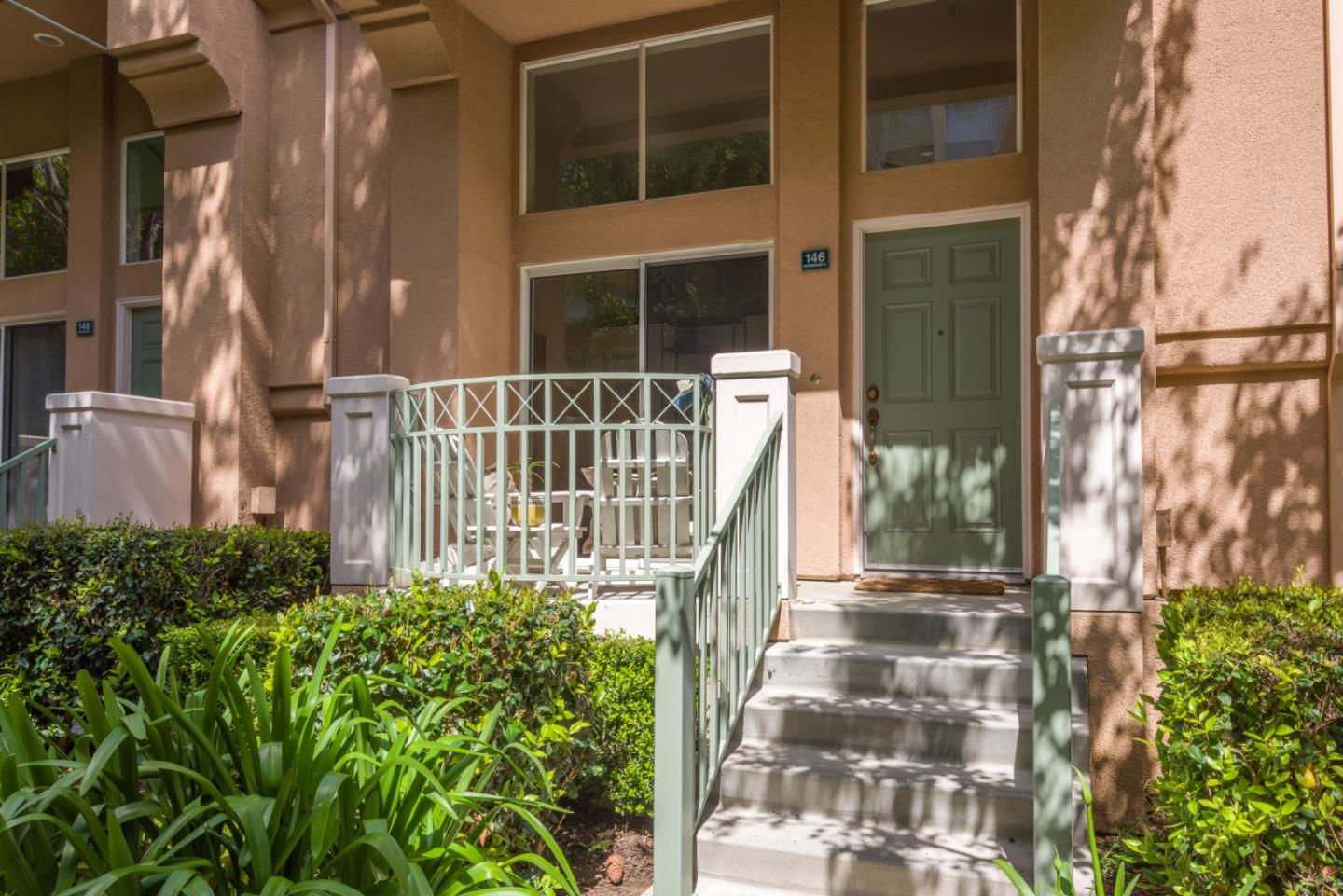 Detail Gallery Image 1 of 1 For 146 Cottonwood Ct, Mountain View,  CA 94043 - 2 Beds | 2/1 Baths