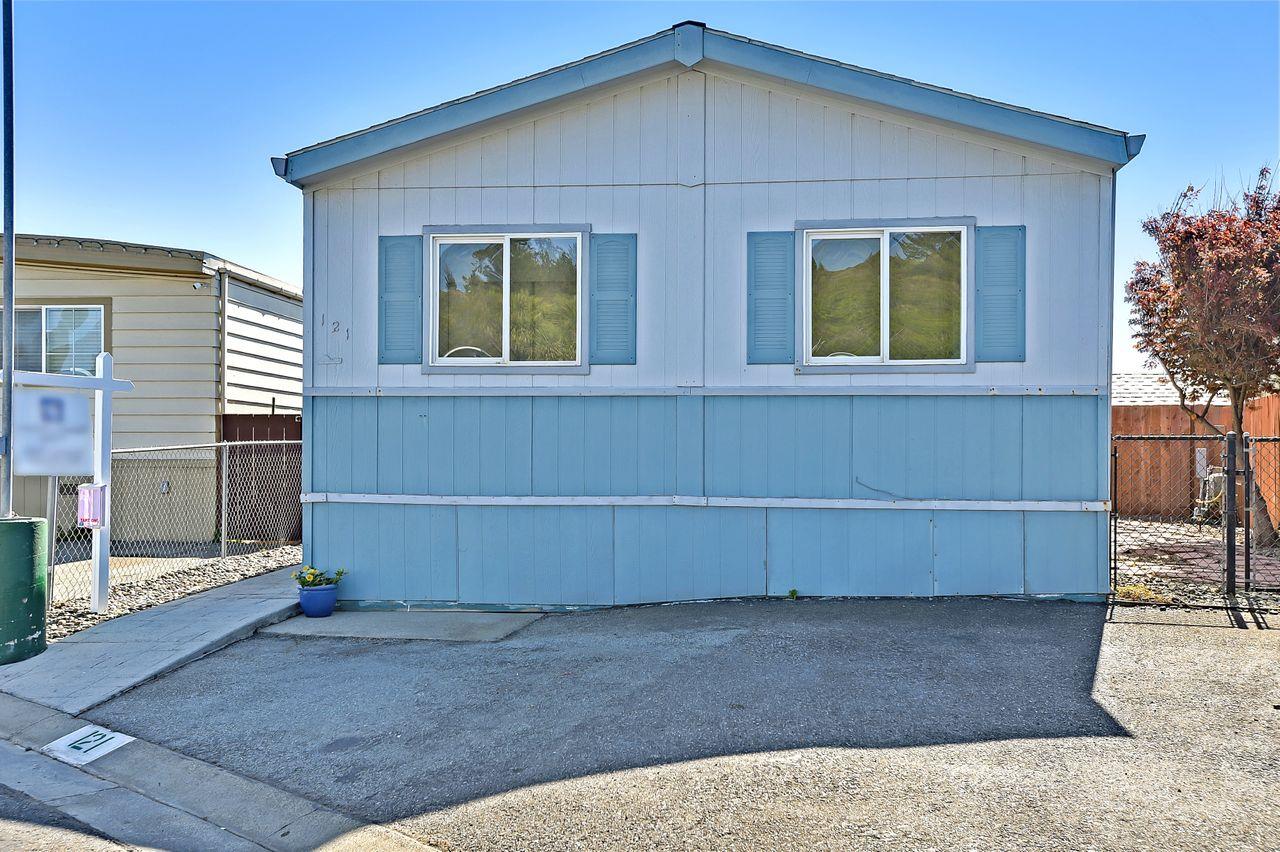 Detail Gallery Image 1 of 1 For 121 Bonita Ln #121,  Moss Beach,  CA 94038 - 3 Beds | 2 Baths