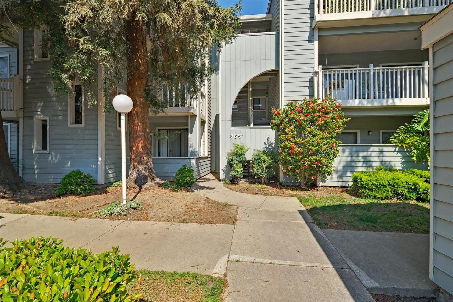Detail Gallery Image 1 of 1 For 3651 Knollwood Ter #112,  Fremont,  CA 94536 - 1 Beds | 1 Baths