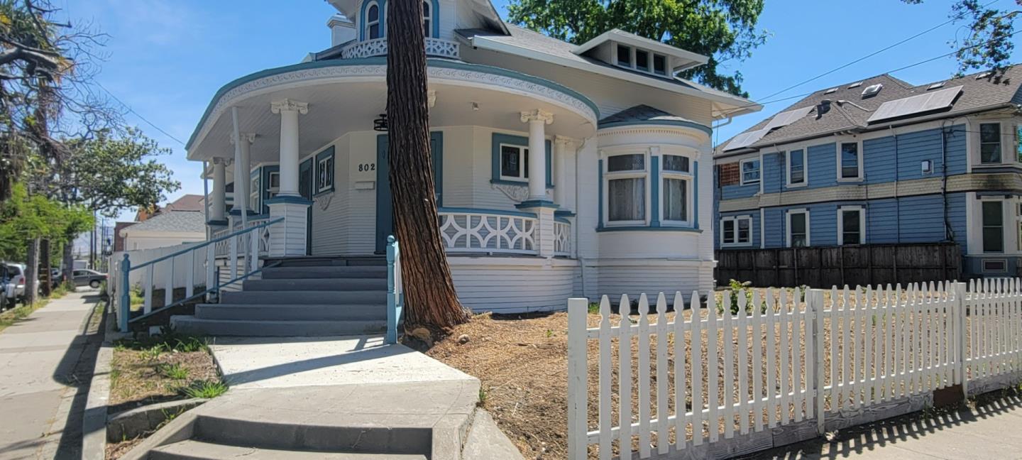 Detail Gallery Image 1 of 1 For 802 S 3rd St, San Jose,  CA 95112 - 3 Beds | 2/1 Baths