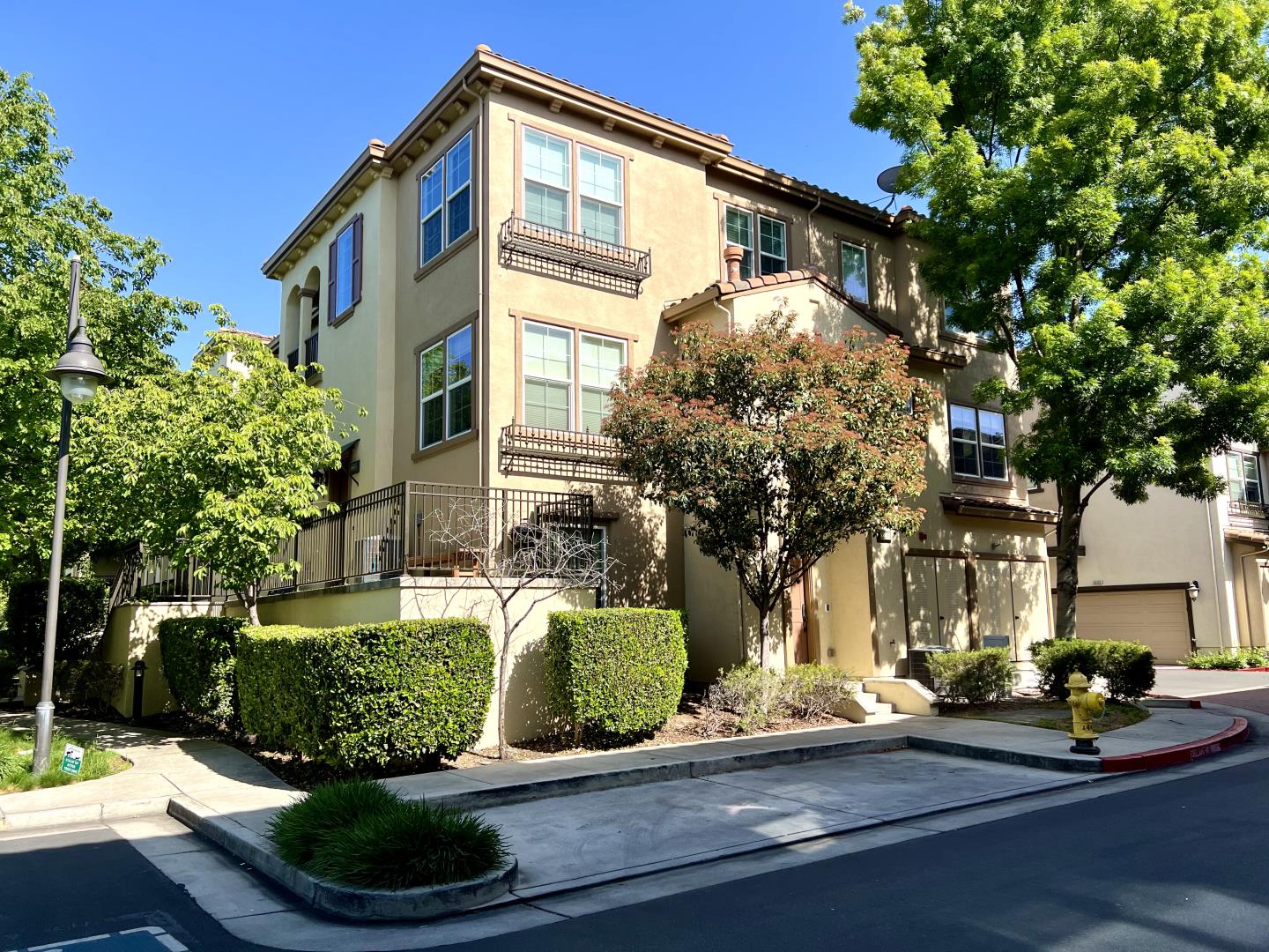 Detail Gallery Image 1 of 1 For 2236 Santoro Ln, San Jose,  CA 95124 - 2 Beds | 2/1 Baths