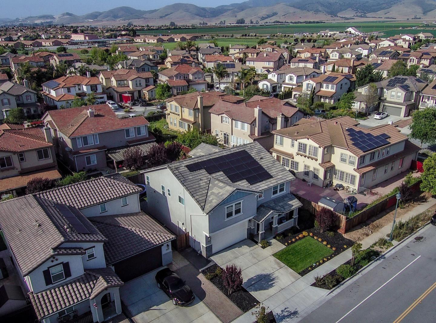 Detail Gallery Image 1 of 1 For 1221 Campania Way, Salinas,  CA 93905 - 5 Beds | 2/1 Baths