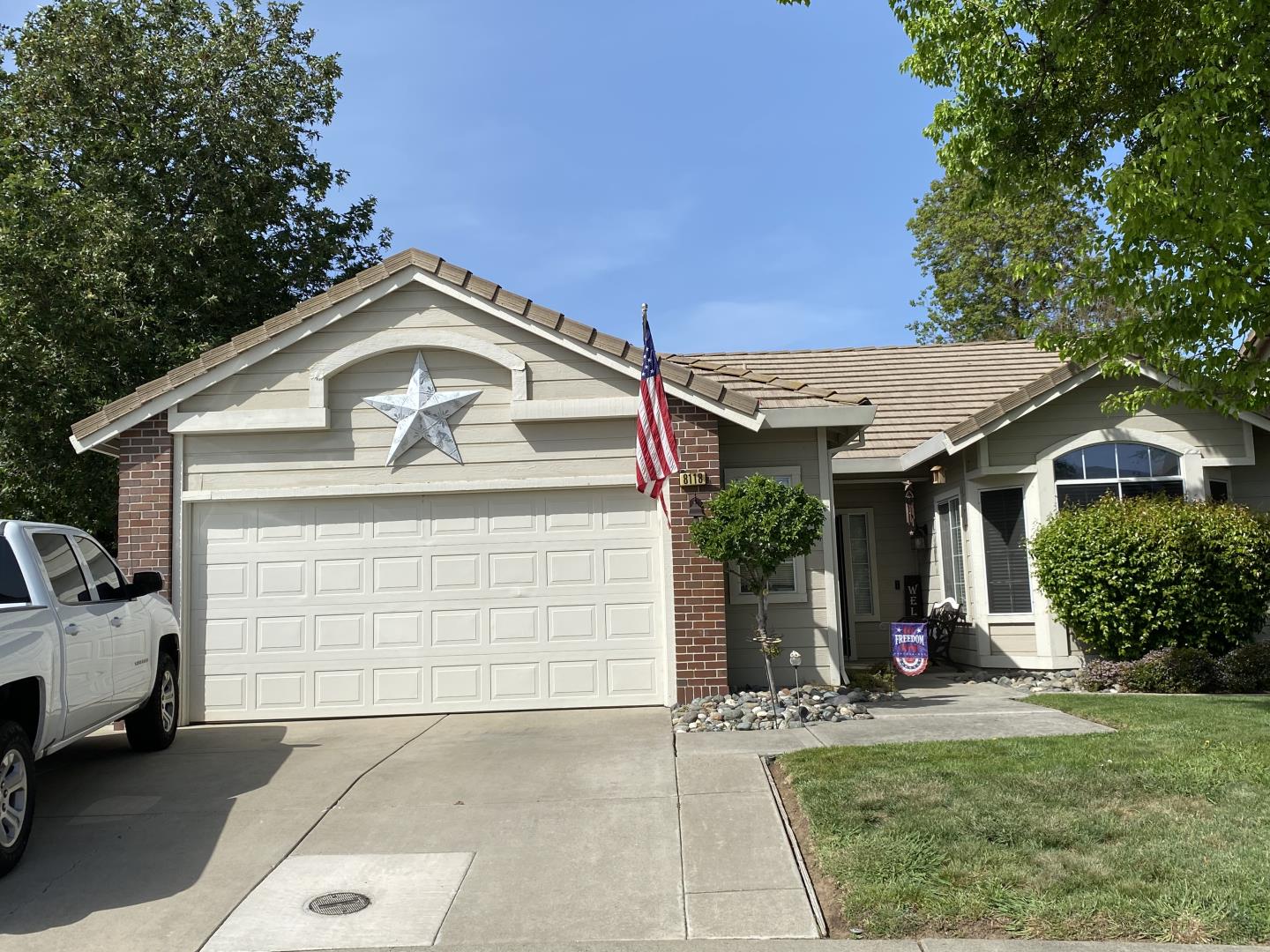 Detail Gallery Image 1 of 1 For 8118 Silverleaf Way, Sacramento,  CA 95829 - 3 Beds | 2 Baths