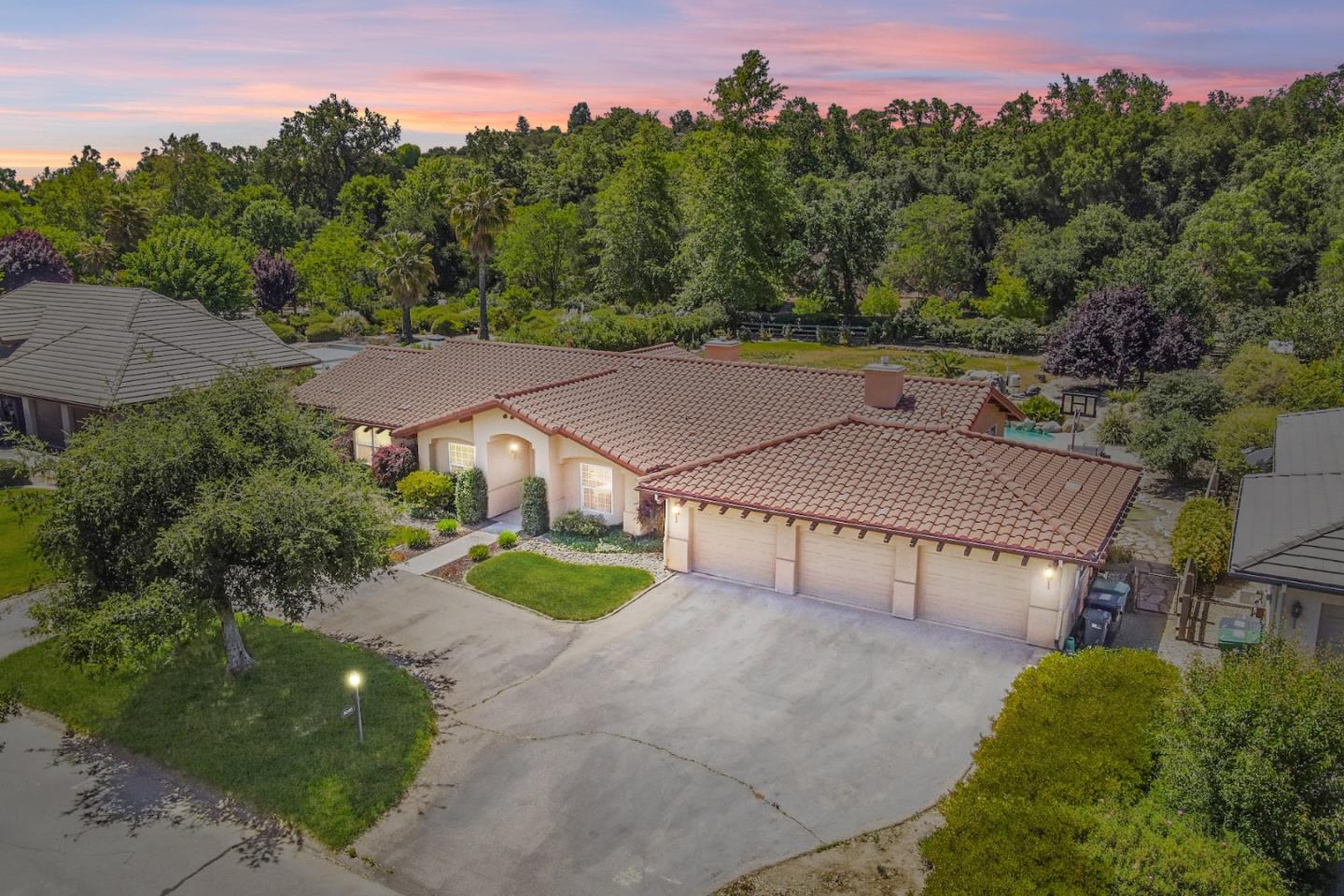 Detail Gallery Image 1 of 1 For 3010 Avenida Del Sol, Atascadero,  CA 93422 - 5 Beds | 3/1 Baths