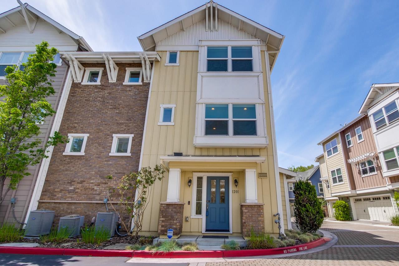 Detail Gallery Image 1 of 1 For 1201 S Hummingbird Ln, San Mateo,  CA 94402 - 2 Beds | 2/1 Baths