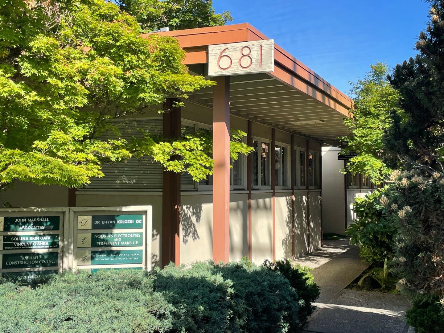 Detail Gallery Image 1 of 1 For 681 Oak Grove Ave #B,  Menlo Park,  CA 94025 - – Beds | – Baths