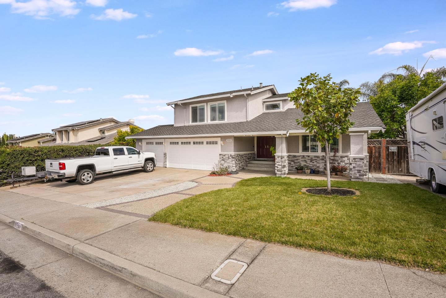 Detail Gallery Image 1 of 1 For 3581 Slopeview Dr, San Jose,  CA 95148 - 4 Beds | 3 Baths