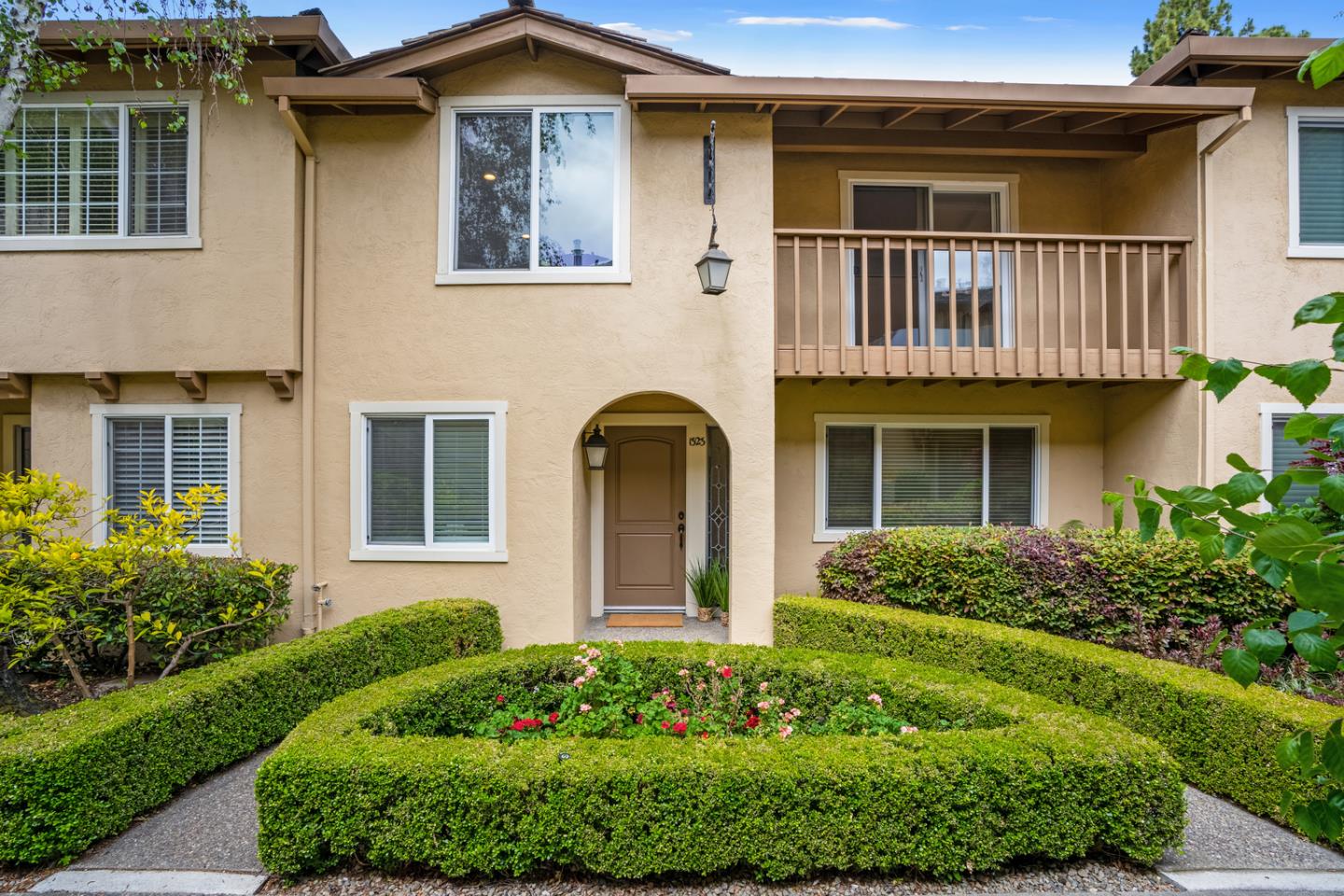 Detail Gallery Image 1 of 1 For 1323 Hoover St, Menlo Park,  CA 94025 - 2 Beds | 2/1 Baths