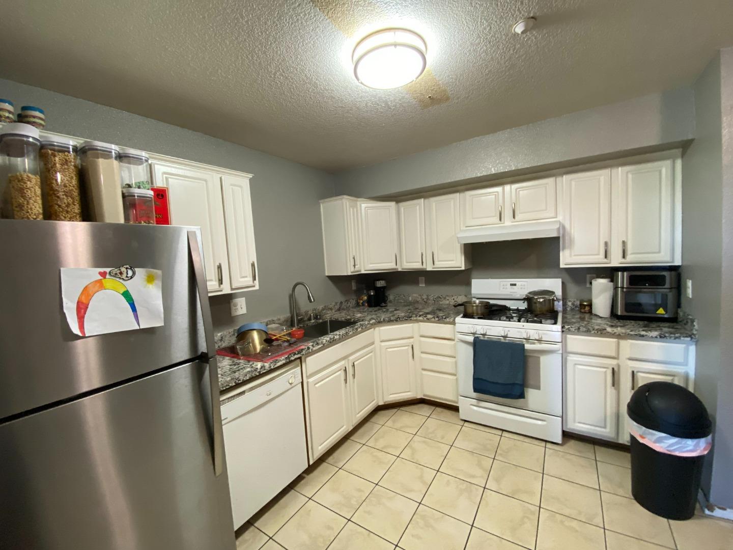 Detail Gallery Image 1 of 1 For 705 Garner Ave #103,  Salinas,  CA 93905 - 3 Beds | 1 Baths