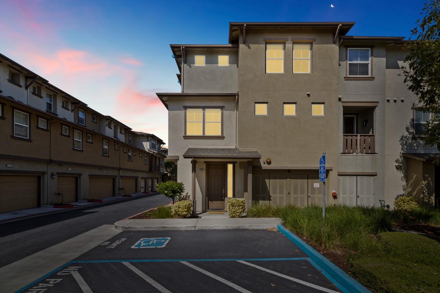 Detail Gallery Image 1 of 1 For 762 Modern Ice Dr, San Jose,  CA 95112 - 3 Beds | 2/1 Baths