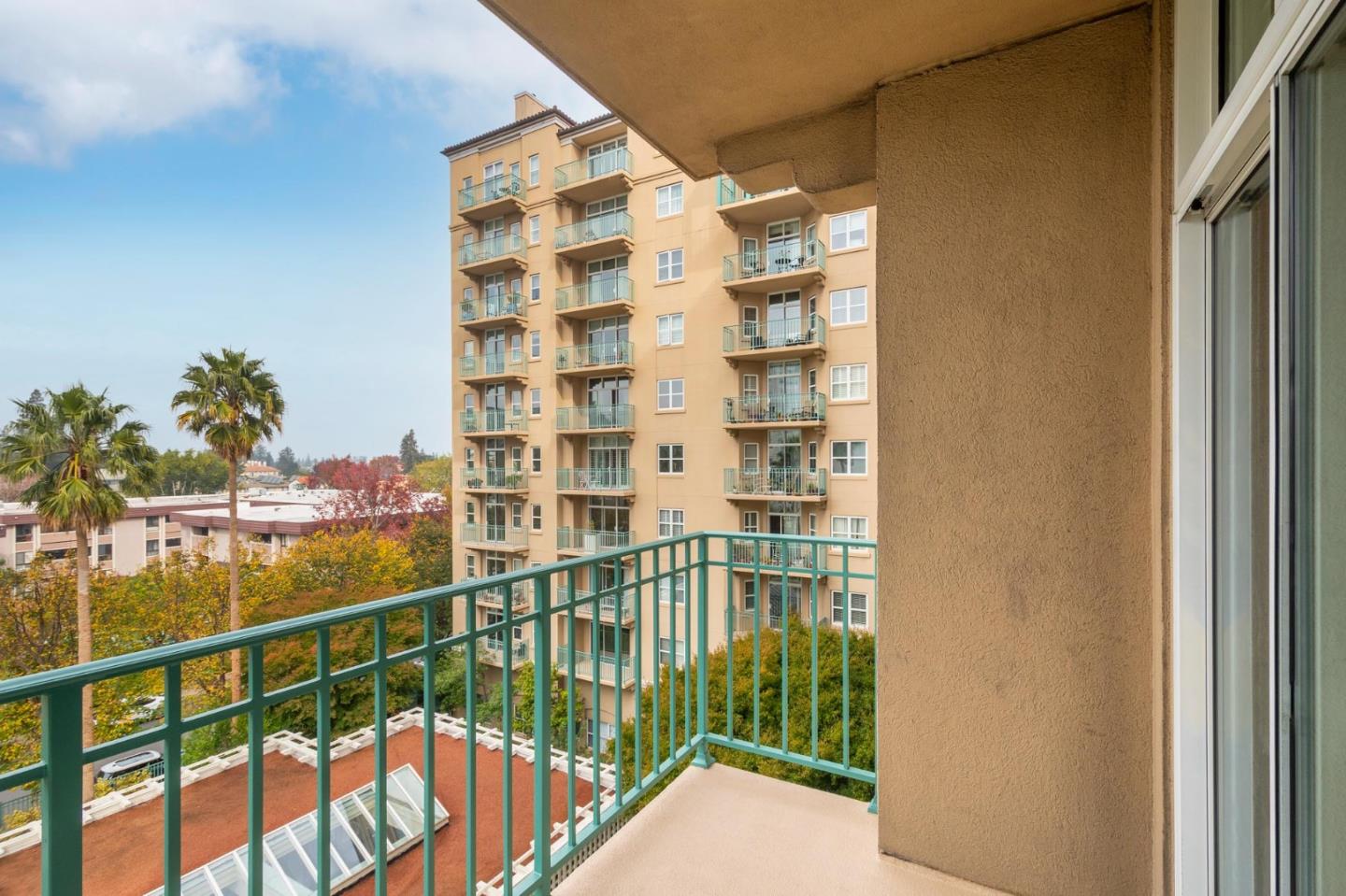 Detail Gallery Image 1 of 10 For 1 Baldwin Ave #517,  San Mateo,  CA 94401 - 2 Beds | 2 Baths