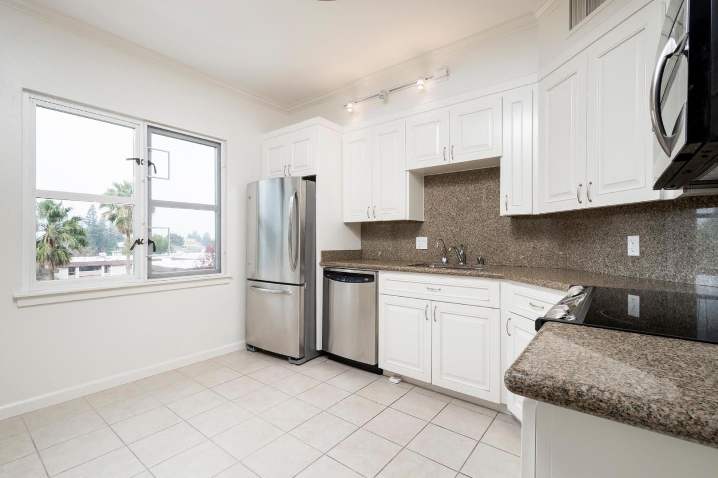 Detail Gallery Image 2 of 10 For 1 Baldwin Ave #517,  San Mateo,  CA 94401 - 2 Beds | 2 Baths