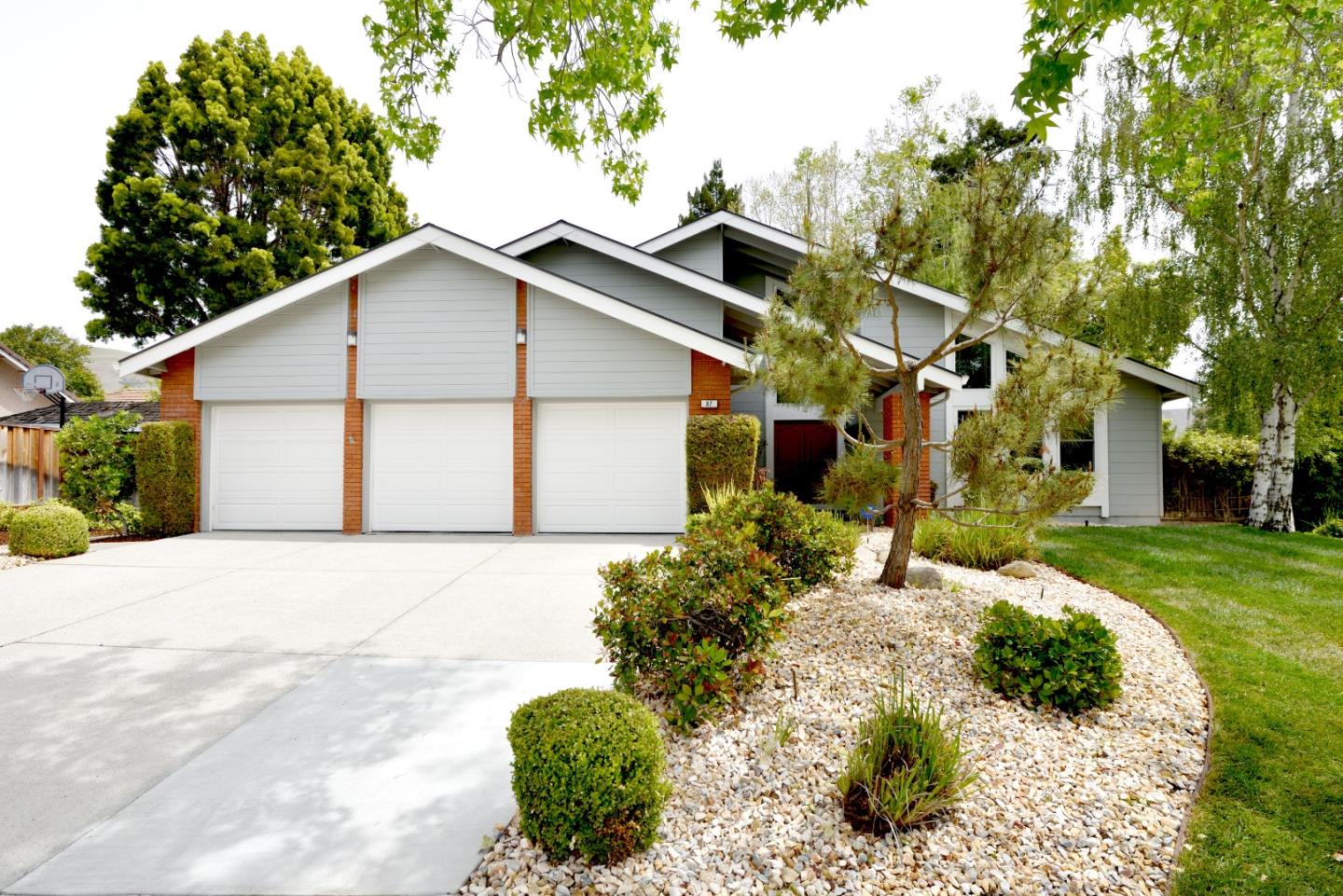 Detail Gallery Image 1 of 1 For 87 Amorok Way, Fremont,  CA 94539 - 4 Beds | 2/1 Baths
