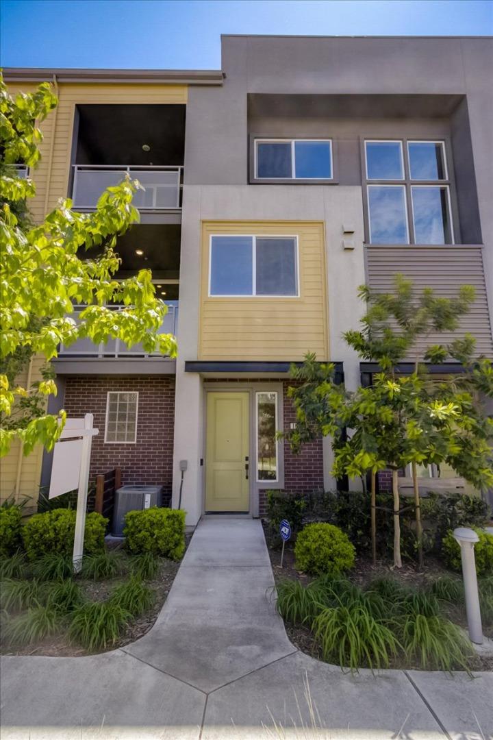 Detail Gallery Image 1 of 1 For 1879 Midnight Cir, San Jose,  CA 95133 - 2 Beds | 2 Baths