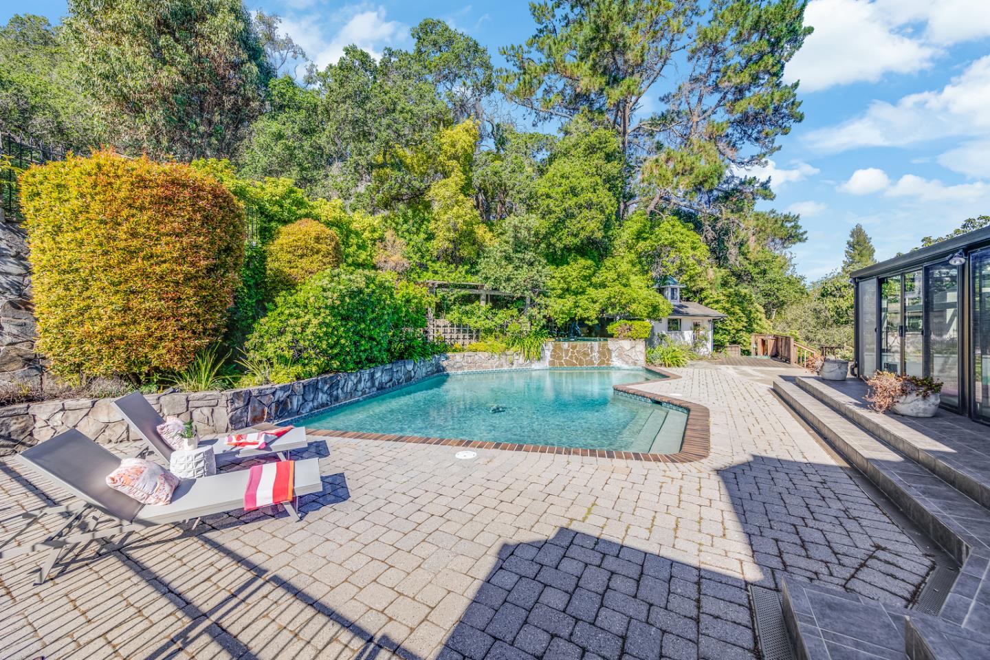 Detail Gallery Image 3 of 36 For 15880 Lomas Ln, Los Gatos,  CA 95030 - 5 Beds | 3 Baths