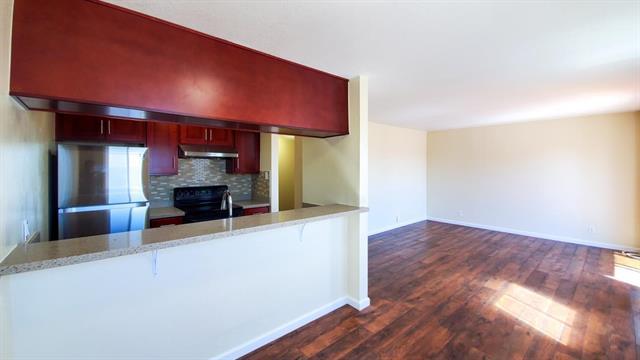 Detail Gallery Image 1 of 1 For 220 N N. Parkview #4,  Daly City,  CA 94014 - 2 Beds | 1 Baths