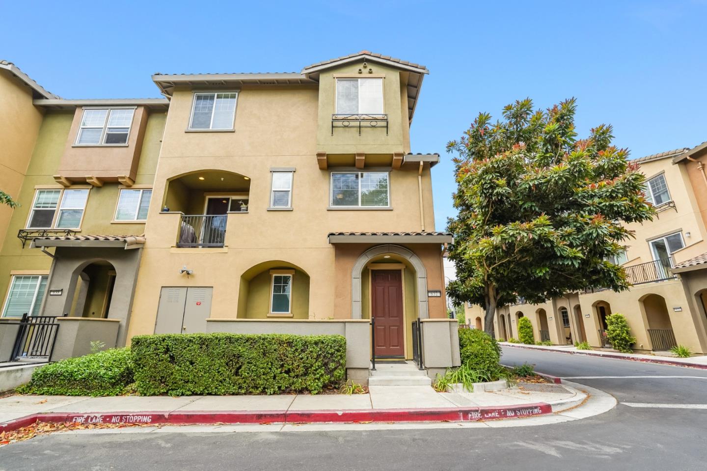 Detail Gallery Image 1 of 1 For 632 Almaden Walk Loop, San Jose,  CA 95125 - 2 Beds | 2/1 Baths