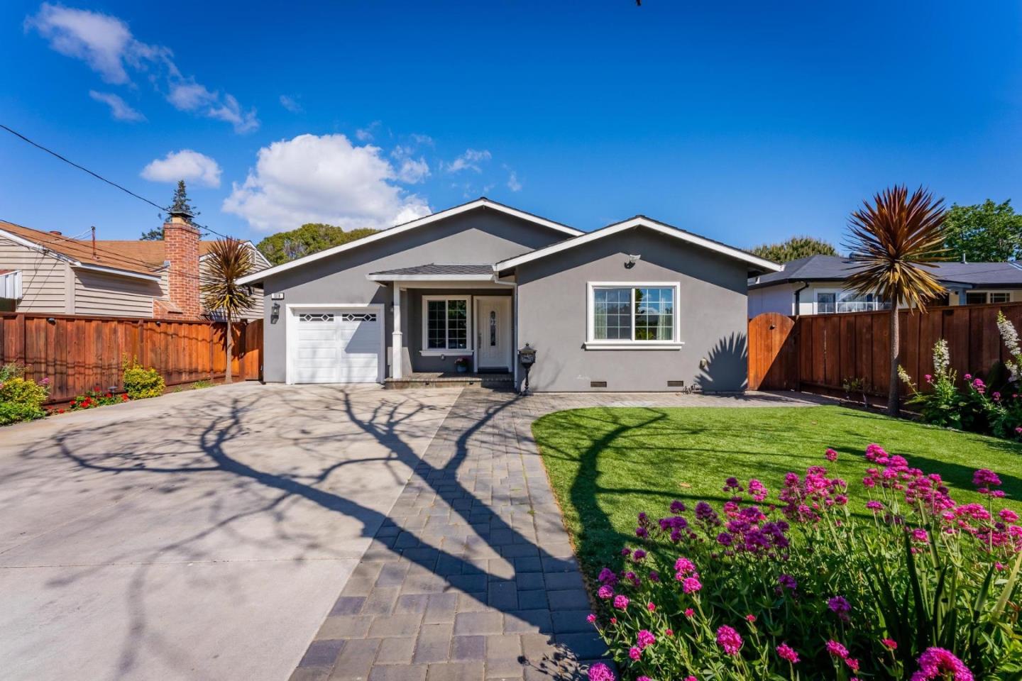 Detail Gallery Image 1 of 1 For 1318 Hollyburne Ave, Menlo Park,  CA 94025 - 5 Beds | 4 Baths