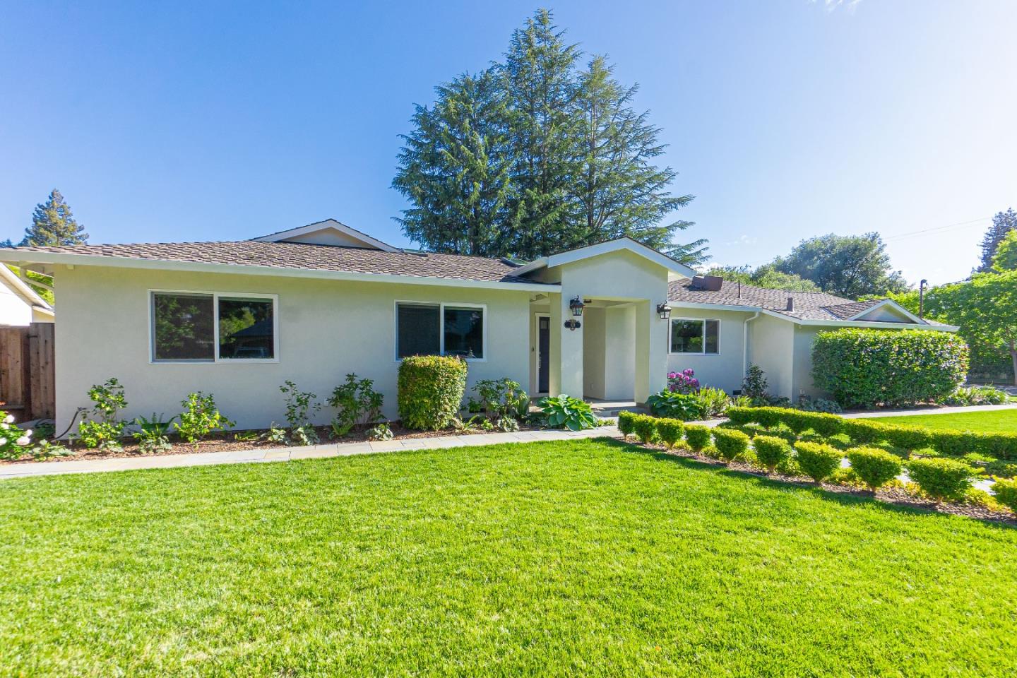 Detail Gallery Image 1 of 1 For 928 Manor Way, Los Altos,  CA 94024 - 4 Beds | 3 Baths