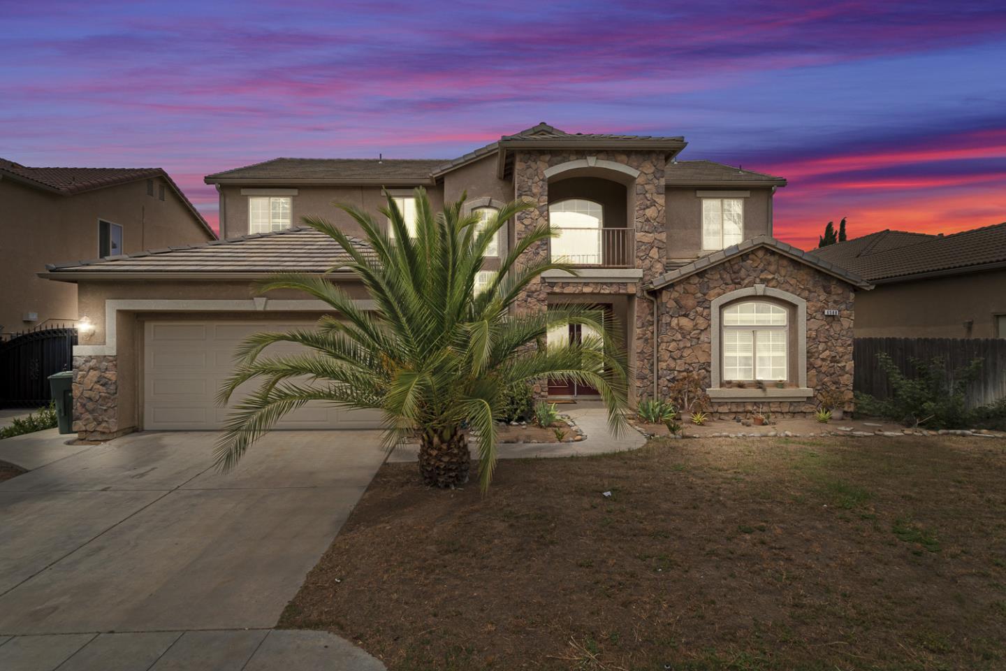 Detail Gallery Image 1 of 1 For 6588 W Dovewood Ln, Fresno,  CA 93723 - 5 Beds | 3 Baths