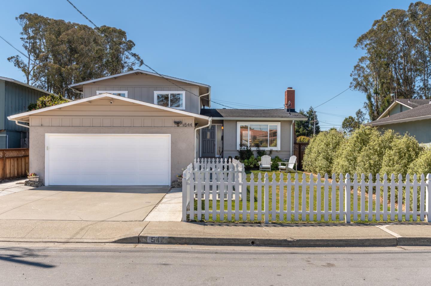 Detail Gallery Image 1 of 1 For 544 Grove St, Half Moon Bay,  CA 94019 - 4 Beds | 3 Baths