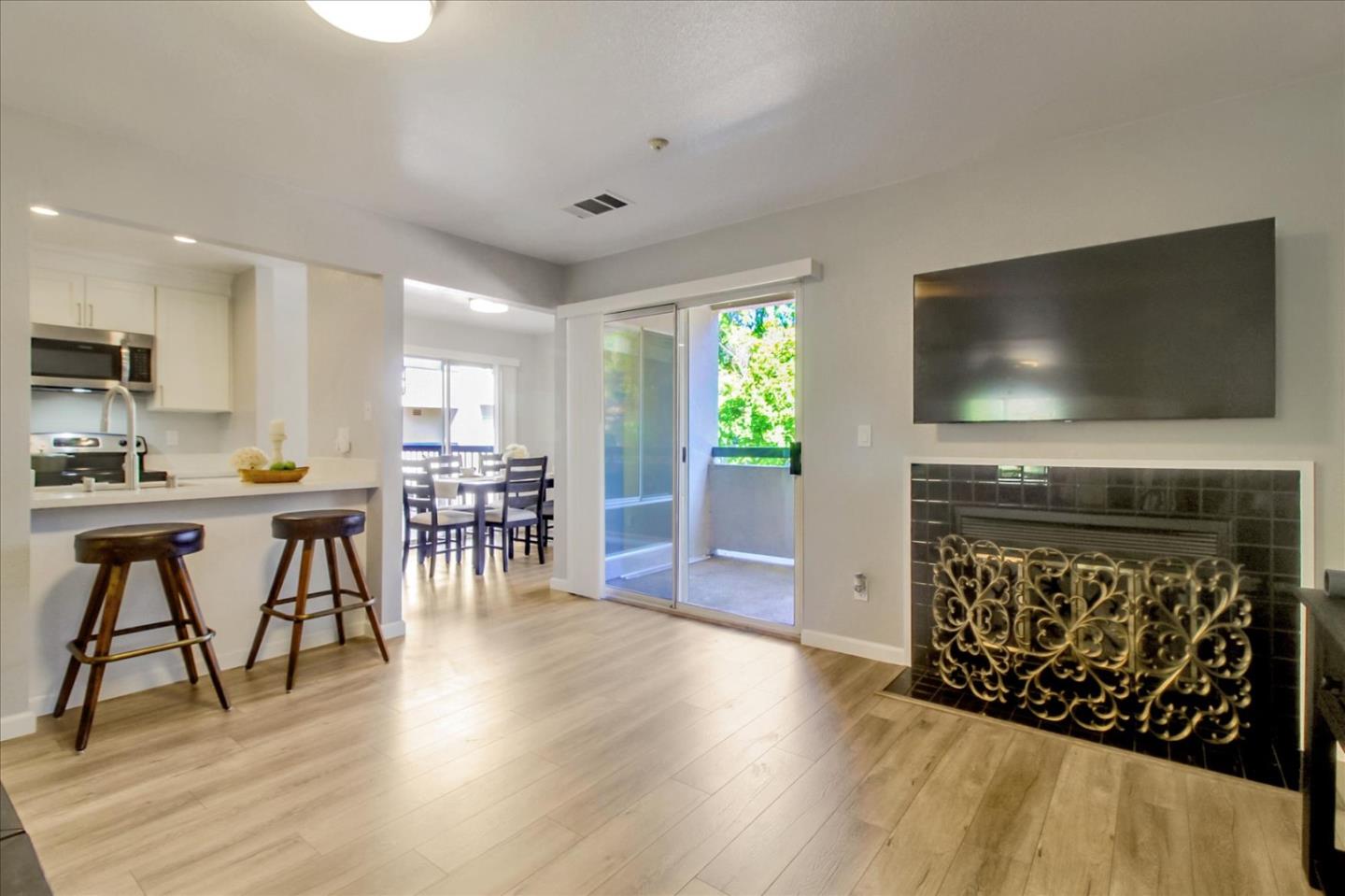 Detail Gallery Image 1 of 1 For 3183 Wayside Plz #101,  Walnut Creek,  CA 94597 - 1 Beds | 1 Baths