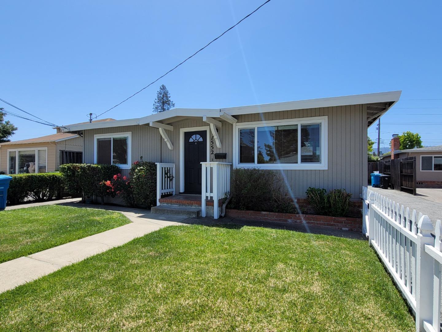 Detail Gallery Image 1 of 1 For 1552 Kentfield Ave, Redwood City,  CA 94061 - 2 Beds | 1 Baths