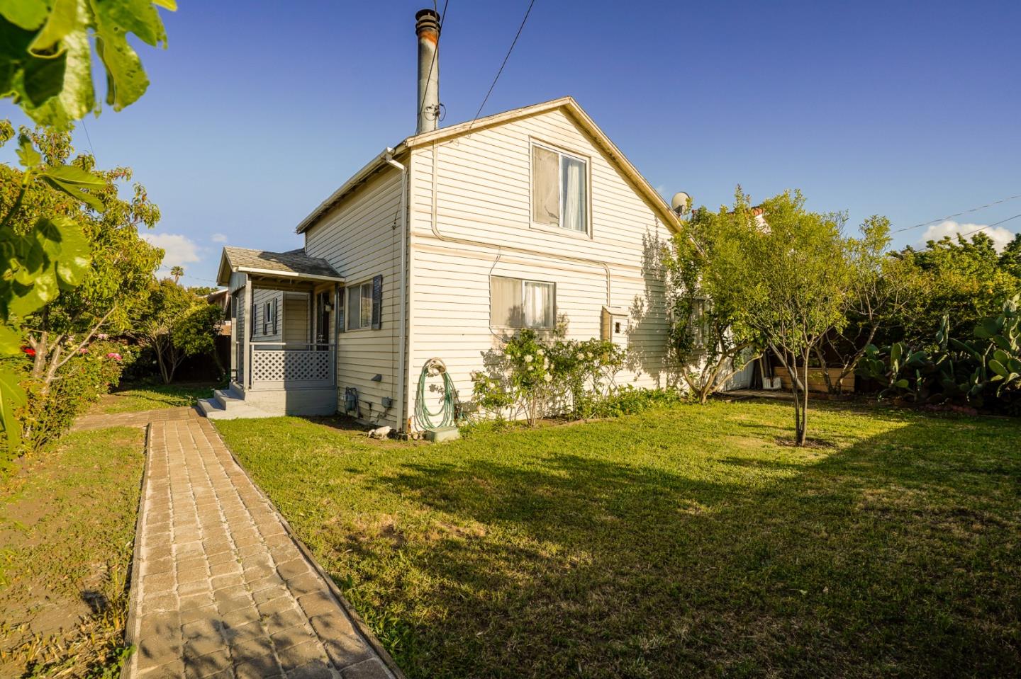 Detail Gallery Image 1 of 1 For 494 4th Ave, Redwood City,  CA 94063 - 4 Beds | 2 Baths