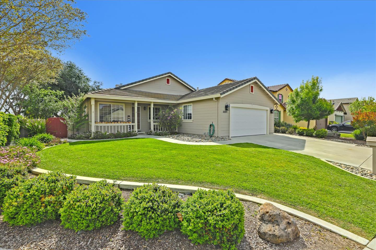 Detail Gallery Image 1 of 1 For 2201 Calistoga Dr, Hollister,  CA 95023 - 4 Beds | 2 Baths