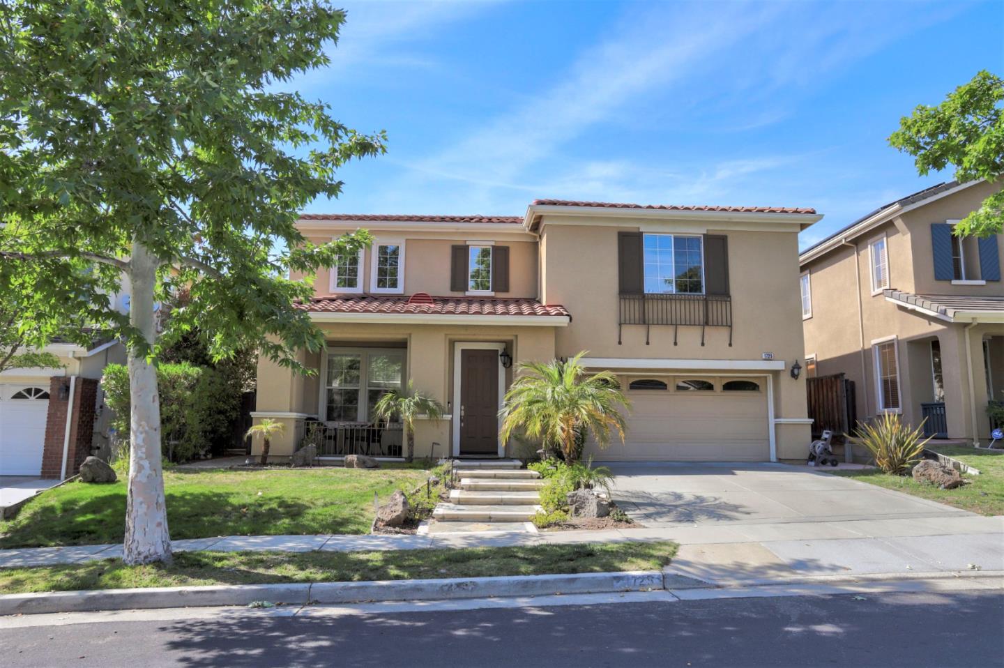 Detail Gallery Image 1 of 1 For 1725 Indigo Oak Ln, San Jose,  CA 95121 - 5 Beds | 3/1 Baths