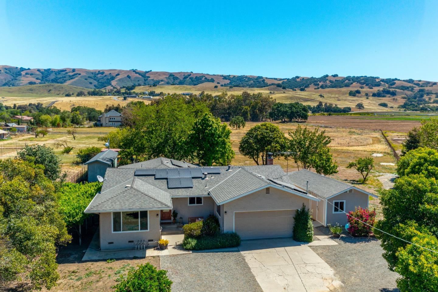 Detail Gallery Image 1 of 1 For 3182 Debbie Ct, Gilroy,  CA 95020 - 5 Beds | 3 Baths