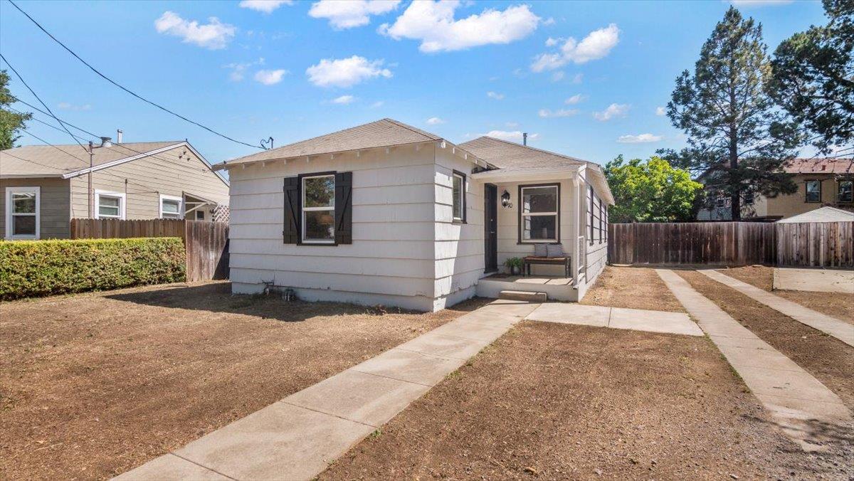70 Chester Cir, Los Altos