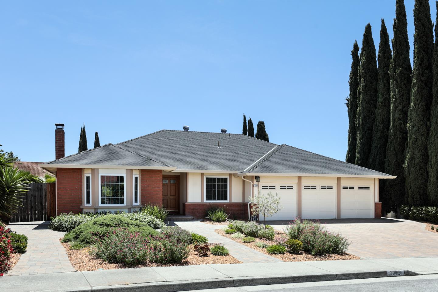 Detail Gallery Image 1 of 1 For 3252 Ravenswood Way, San Jose,  CA 95148 - 4 Beds | 2/1 Baths